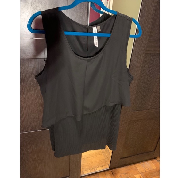 Tops - 3/$15 Black flowy tank top